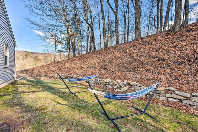 Building Photo - 20 Hill Ln