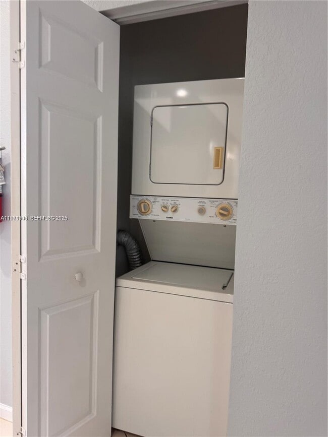 Building Photo - 1969 Freeport Dr