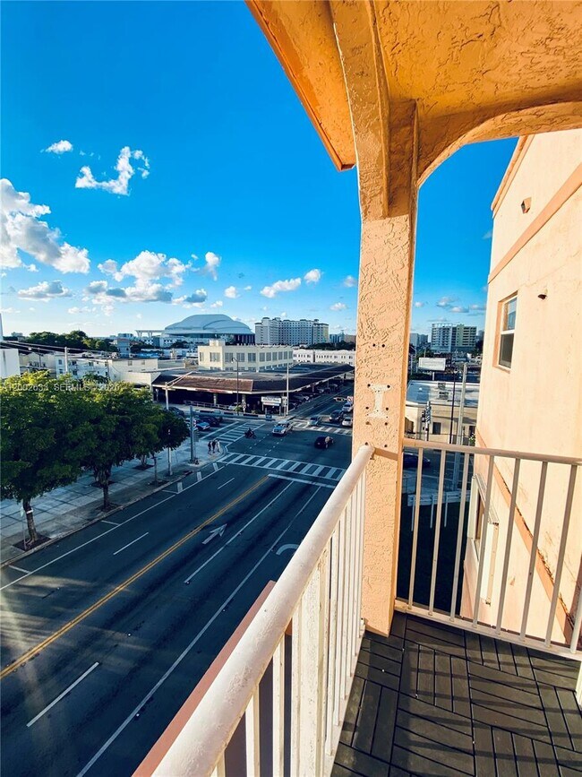 Building Photo - 199 SW 12th Ave