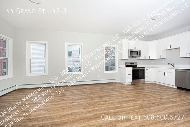 Building Photo - 44 Grand St