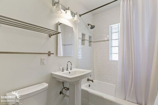 Building Photo - Charming 2Bdm 2Ba Home with Modern ADU in Uptown Phoenix!