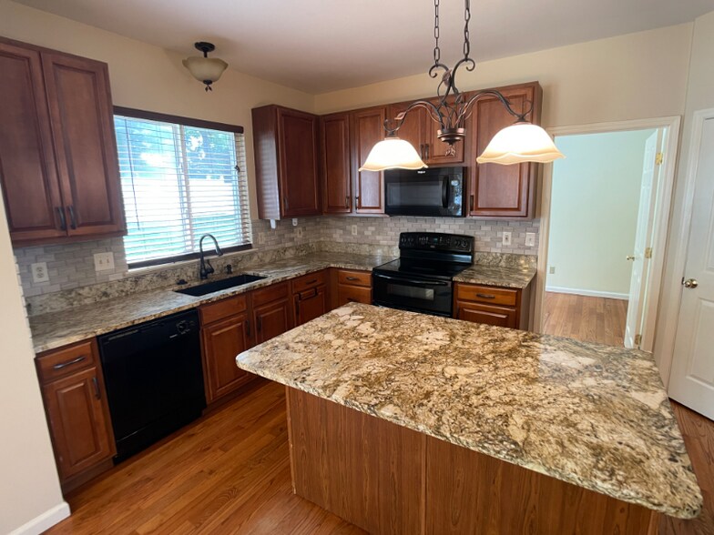 Building Photo - 3802 Scarlet Oak Dr