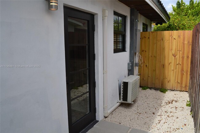 Building Photo - 3220 SW 93rd Pl