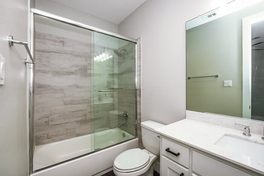 Building Photo - 7153 9th Hole Dr