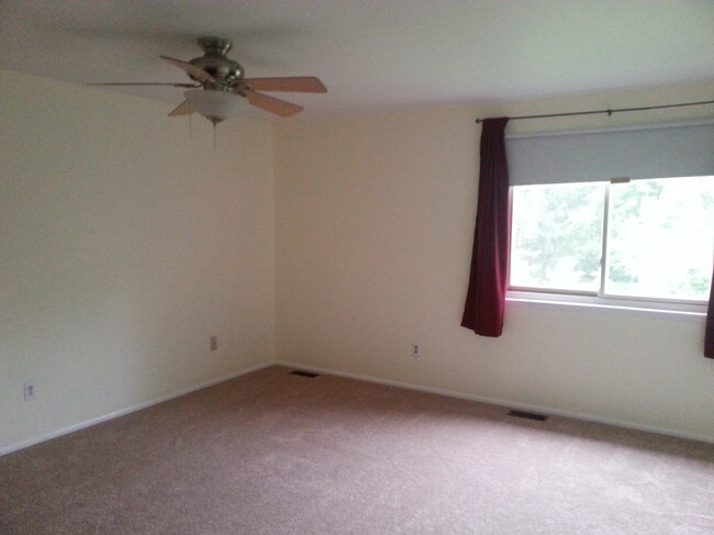 Building Photo - 5813 Rothbury Ct