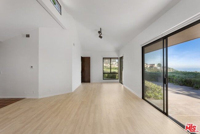 Building Photo - 3621 Malibu Country Dr