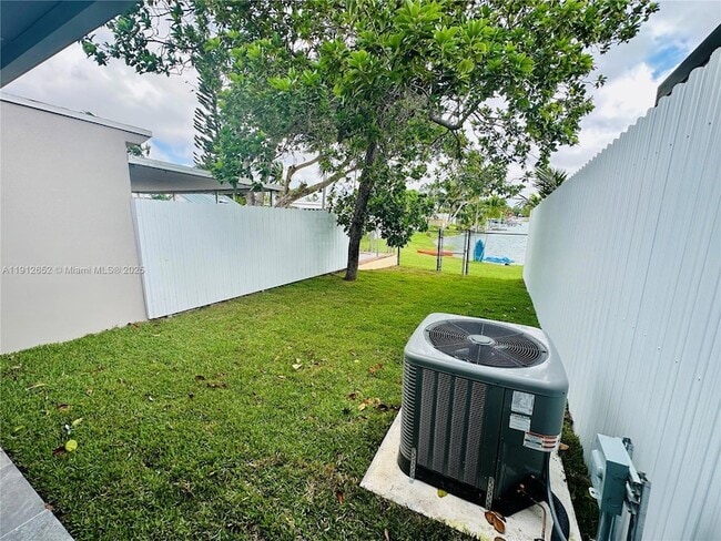 Building Photo - 7157 W 19th Ct