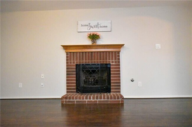 Building Photo - 3715 Julianas Way