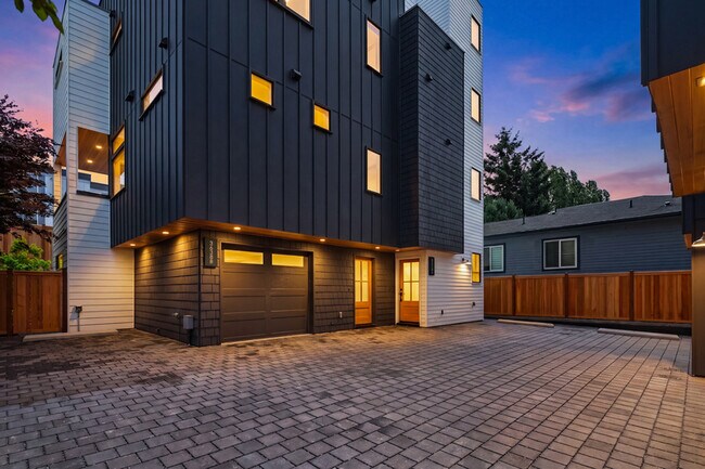 Building Photo - 3638 Greenwood Ave N