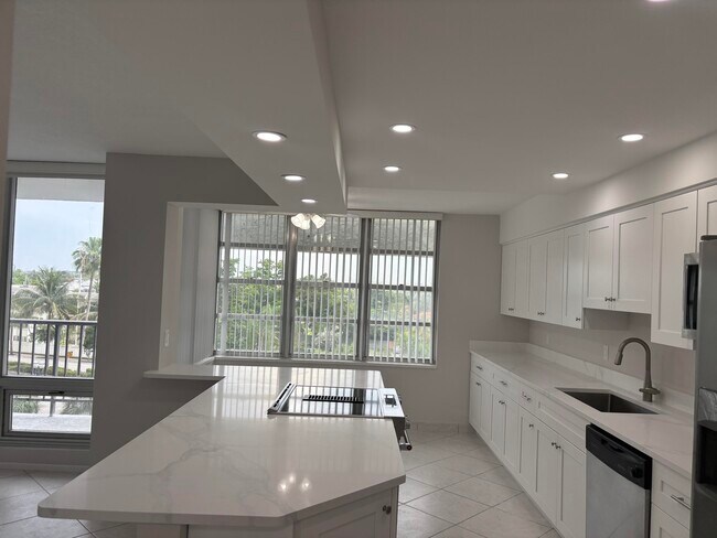 Building Photo - 4280 Galt Ocean Dr