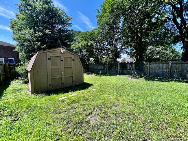 Building Photo - Newly remodeled 3 bed 2.5 bath townhome in...