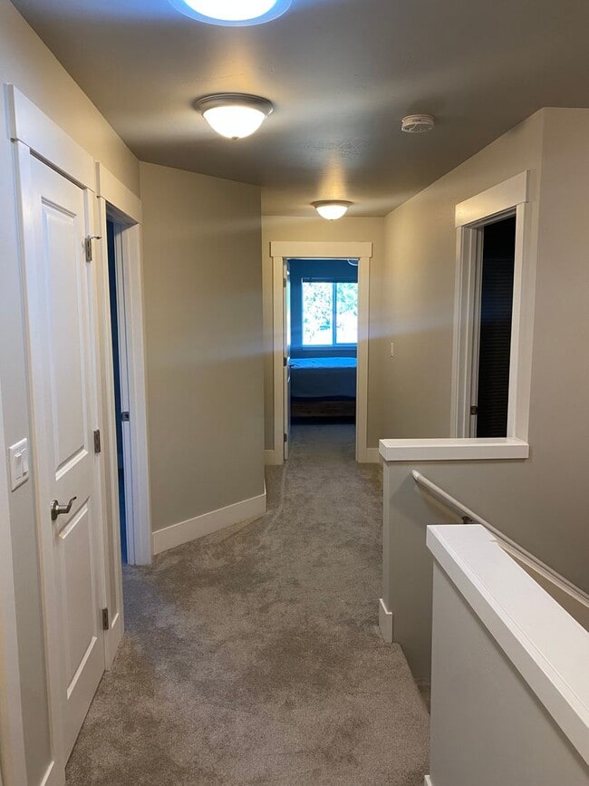 Building Photo - Gorgeous New 3 bedroom Furnished Whitefish Townhouse