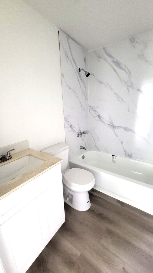 Building Photo - Remodeled Two Bedroom House in Lancaster S...