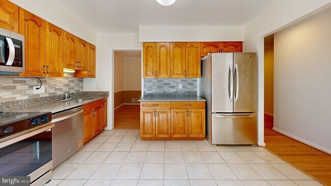 Building Photo - 2303 McGregor Ct