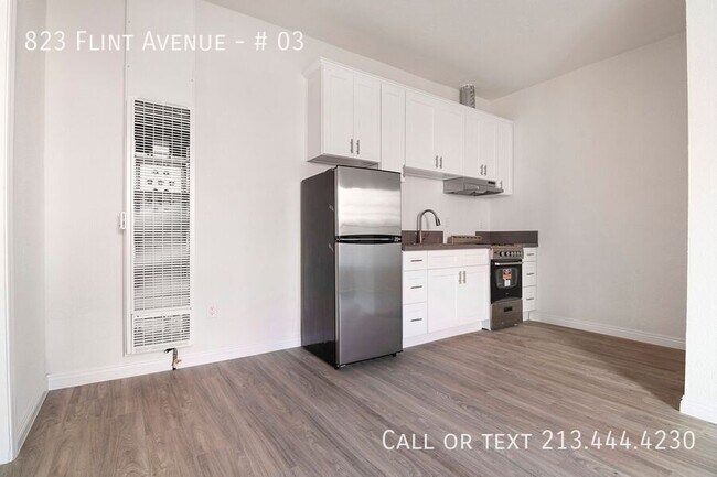 Building Photo - 823 N Flint Ave