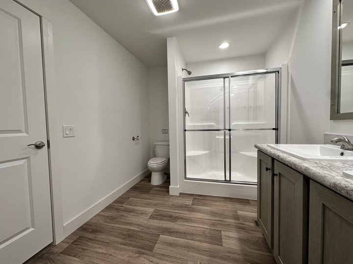 Building Photo - 15 Hartland St N