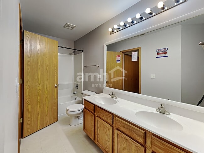 Building Photo - 606 Wildwood Ln