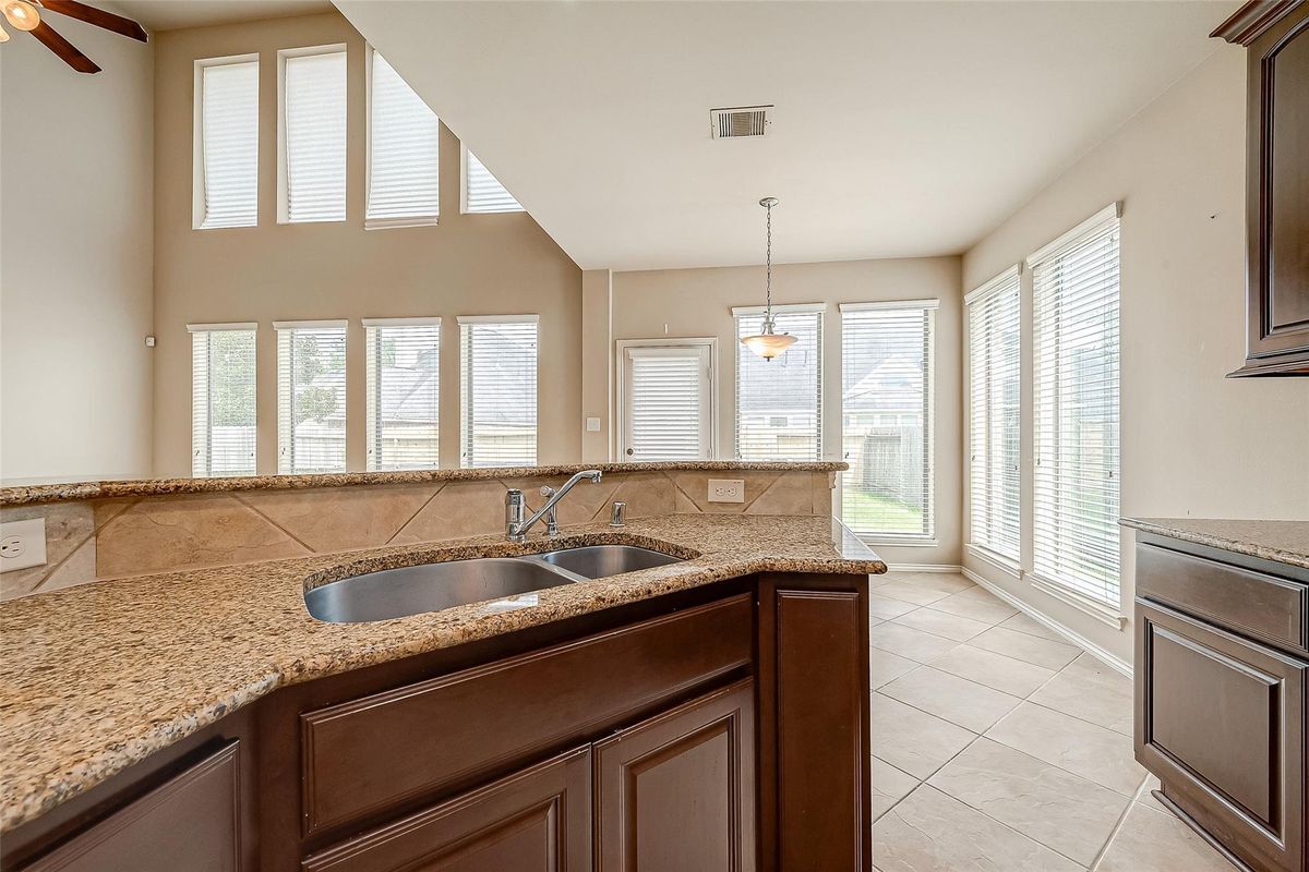 Building Photo - 16010 Juniper Shores Dr