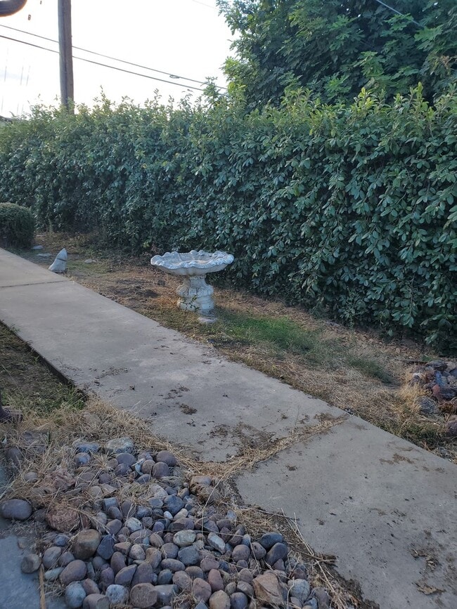 Building Photo - Modesto 3 bedroom 2.5  bathroom off McHenry