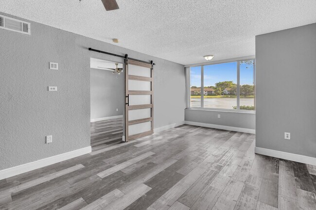 Building Photo - 2820 N Oakland Forest Dr