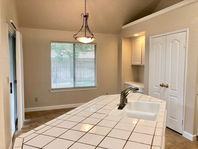 Building Photo - $2,295- Maple & Shepherd 3 Bedroom  - E. J...