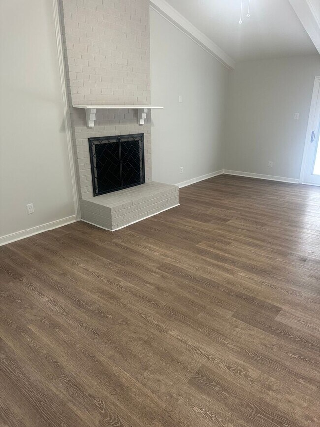 Building Photo - 912 Hartford Ln
