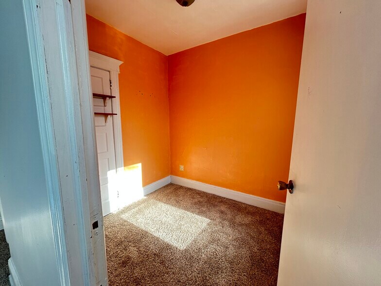 Building Photo - 318 71st St