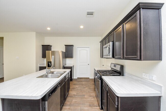 Building Photo - 21170 Alder Oaks Dr