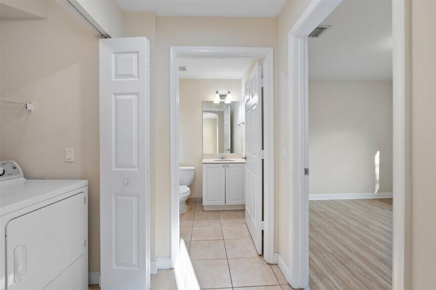 Building Photo - 6094 Live Oak Ct