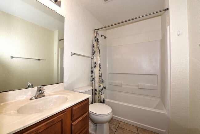 Building Photo - BEAUTIFUL SINGLE STORY HOME  |  CLOSE TO HWY 90 & 1604 | SHOPPING & RESTAURANTS