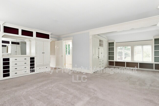 Building Photo - 342 Quaker Rd