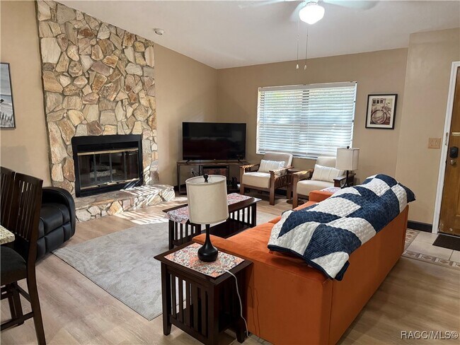 Primary Photo - 6792 S Hollyoak Point