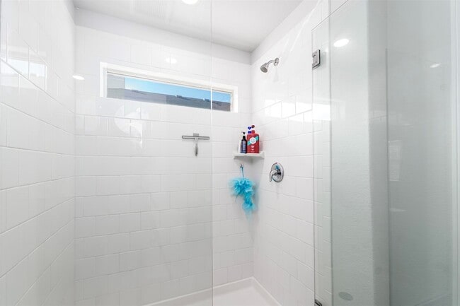 Building Photo - 417 Destin Dr