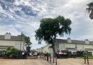 Building Photo - 3 bedroom townhouse in Southwest Area