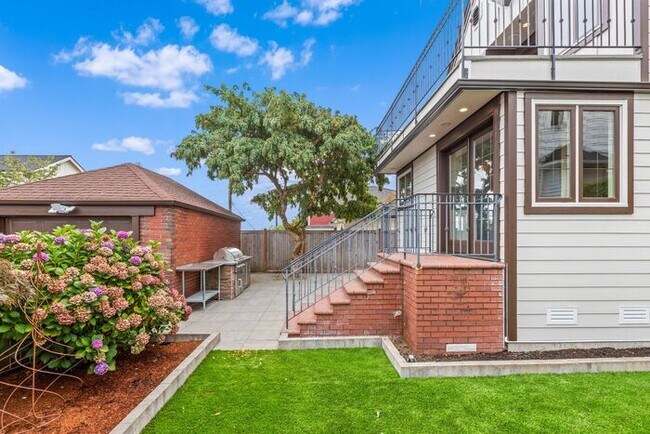 Building Photo - Stunning Air Conditioned 1931 Tudor in Coveted Admiral w/ Views