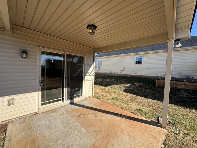 Building Photo - 116 Veranda Cir