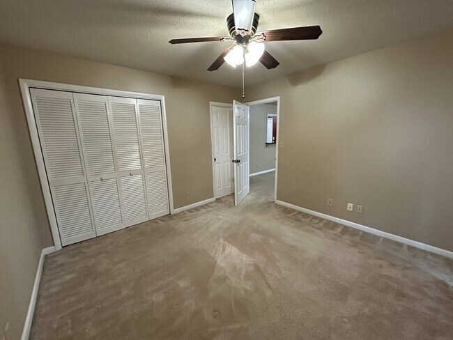 Building Photo - 4969-4967 7 Pine Cir