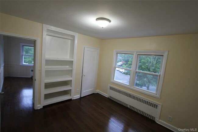 Building Photo - 215 Colonial Ave