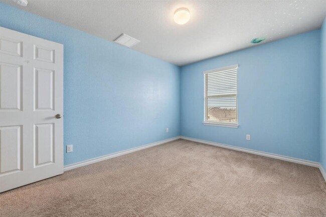 Building Photo - 197 Eves Necklace Dr.