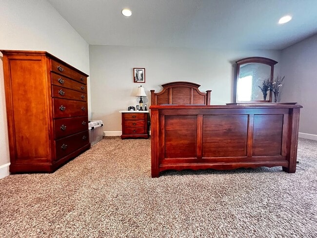 Building Photo - 16991 NW Catalpa St