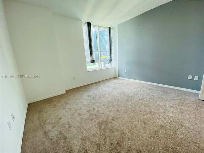 Building Photo - 951 Brickell Ave