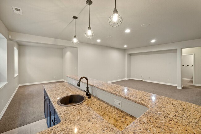 Building Photo - Immaculate & Stunning 4BD Ranch Style in C...