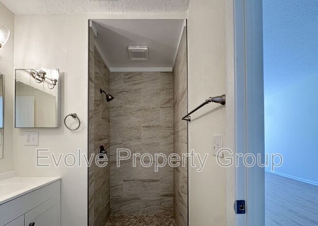 Building Photo - 10 Bren Mar Ln