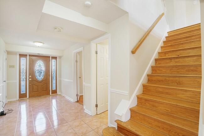 Building Photo - 4339 Cedarlake Ct