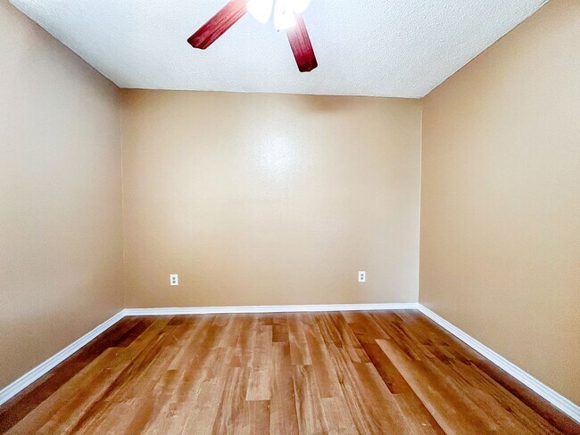 Building Photo - 3406 Bamboo Ln
