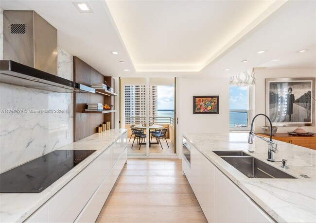 Building Photo - 888 Brickell Key Dr