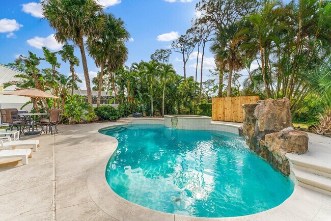 Building Photo - 9520 SE Point Terrace