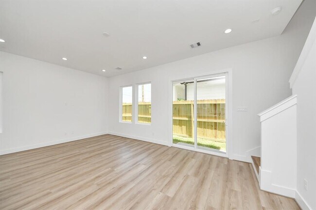 Building Photo - 107 Frawley St