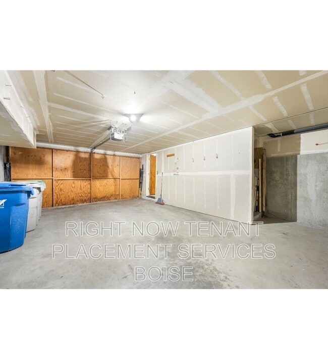 Building Photo - 1760 Woodbridge Ln