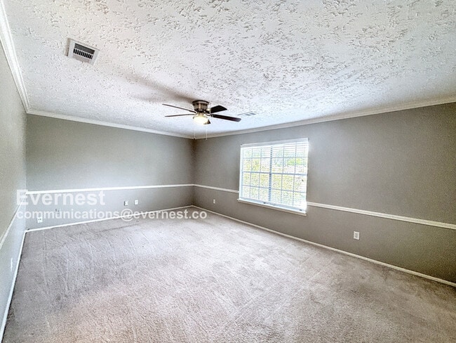Building Photo - Stunning 3 Bed, 2.5 Bath Home with Modern ...